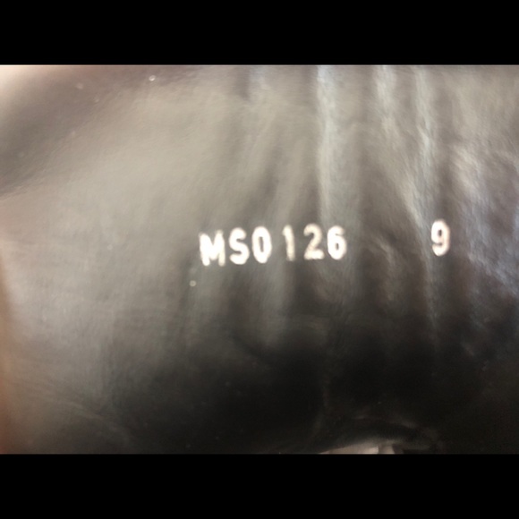 Louis Vuitton Men’s Sneakers - Picture 7 of 8